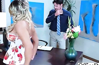 Сцена секса в офисе с шлюхой горячей грудастой девушкой (кали картер) видео-26