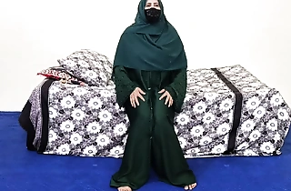Very Hot Muslim Hijab Column Shin up with Sextoy